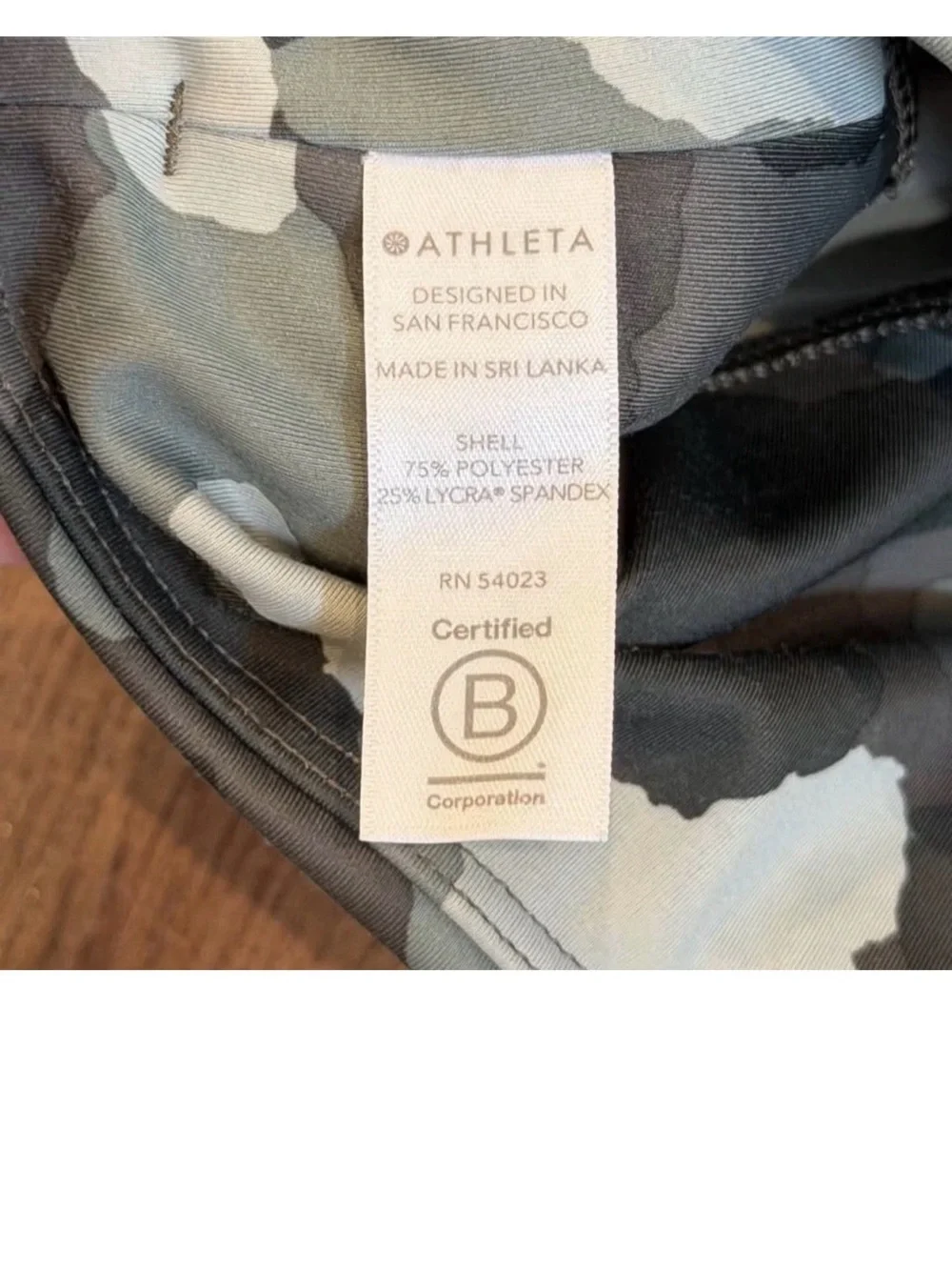 ATHLETA Lightning Camo 7/8 Size XL Leggings